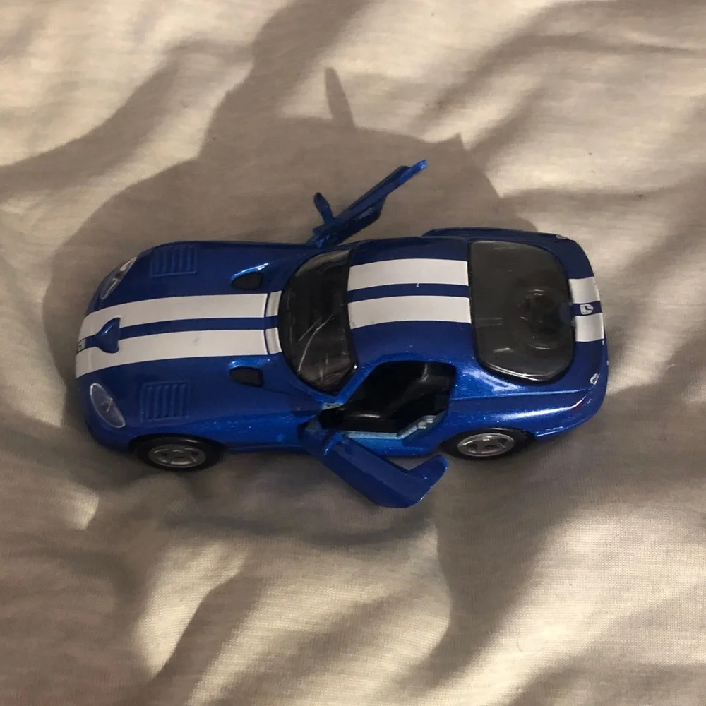 Dodge Viper Pull Back 1/39 blue with white racing stripes